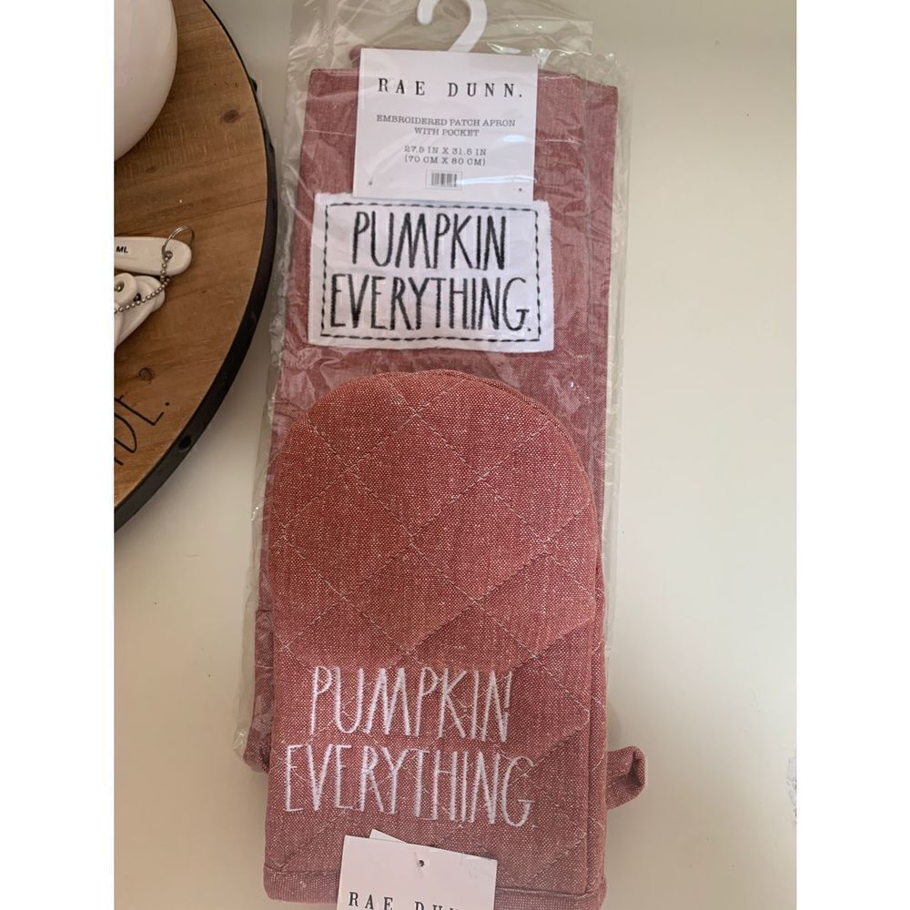 Rae Dunn PUMPKIN EVERYTHING
Apron & Set of 2 Mini Oven Mitts